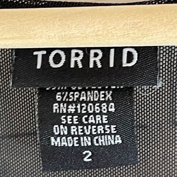 Torrid Grey/Black Polka Dot Mesh Peplum Top Sz 2X - Picture 4 of 5